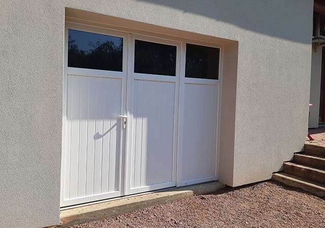 Pourquoi opter pour une porte de garage sur mesure à Villefranche-sur-Saône, Lyon et Bourg-en-Bresse ?