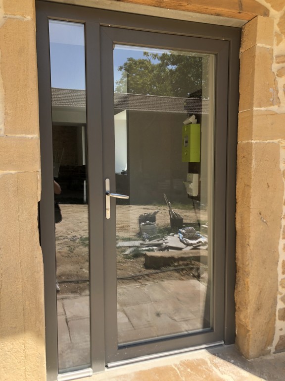 Comment choisir la porte d'entrée parfaite pour votre maison à Villefranche-sur-Saône, Lyon et Bourg-en-Bresse ?